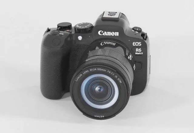 Canon EOS R6 Mark II Full Frame Mirrorless Camera Low-poly (PBR)