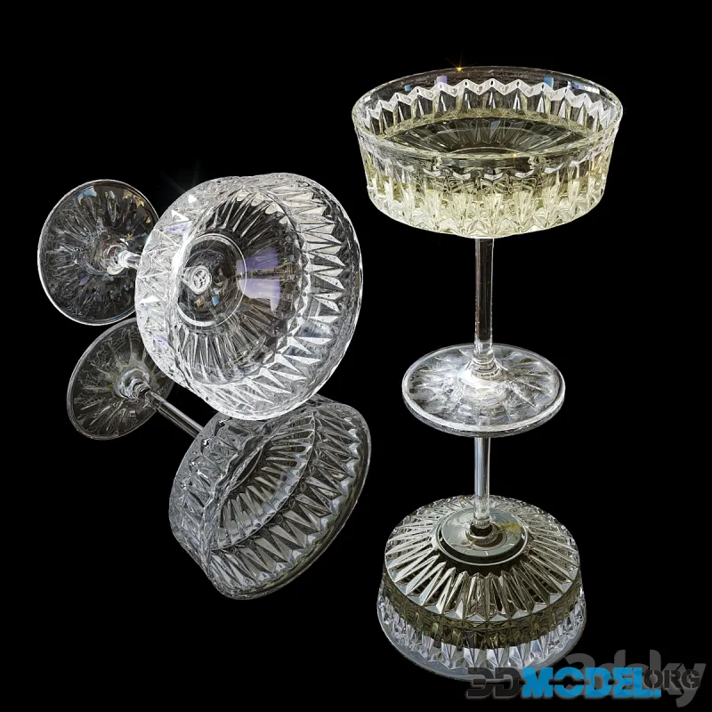 Corrugated glass goblet with wine